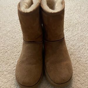 Cozy Tan Shearling-Lined Boots